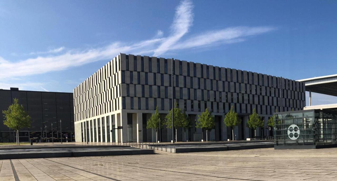 Steigenberger Airport Hotel Berlin Schoenefeld Exterior photo The building of the museum