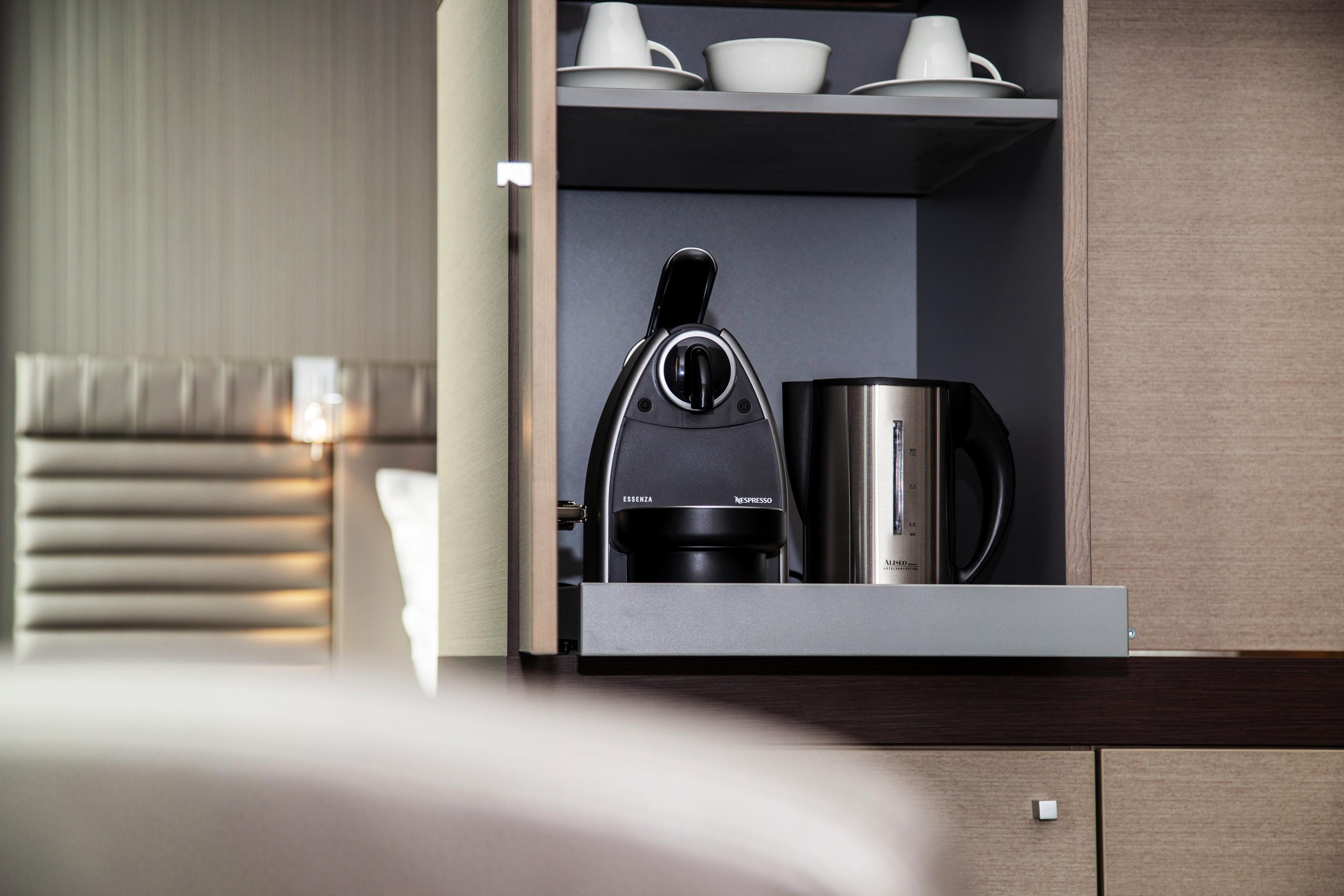 Steigenberger Airport Hotel Berlin Schoenefeld Exterior photo ESSEKA coffee machine