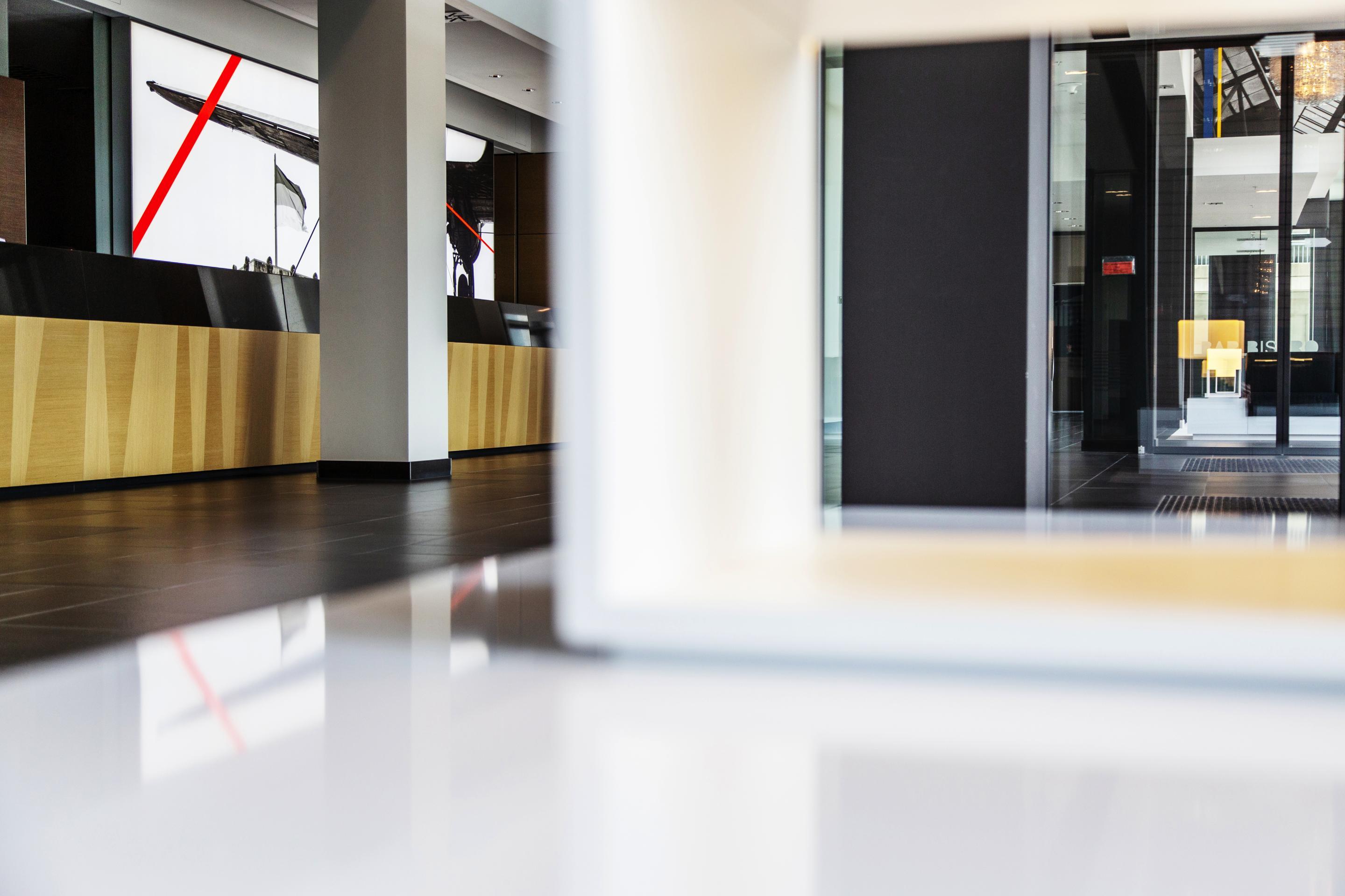 Steigenberger Airport Hotel Berlin Schoenefeld Exterior photo Reception desk