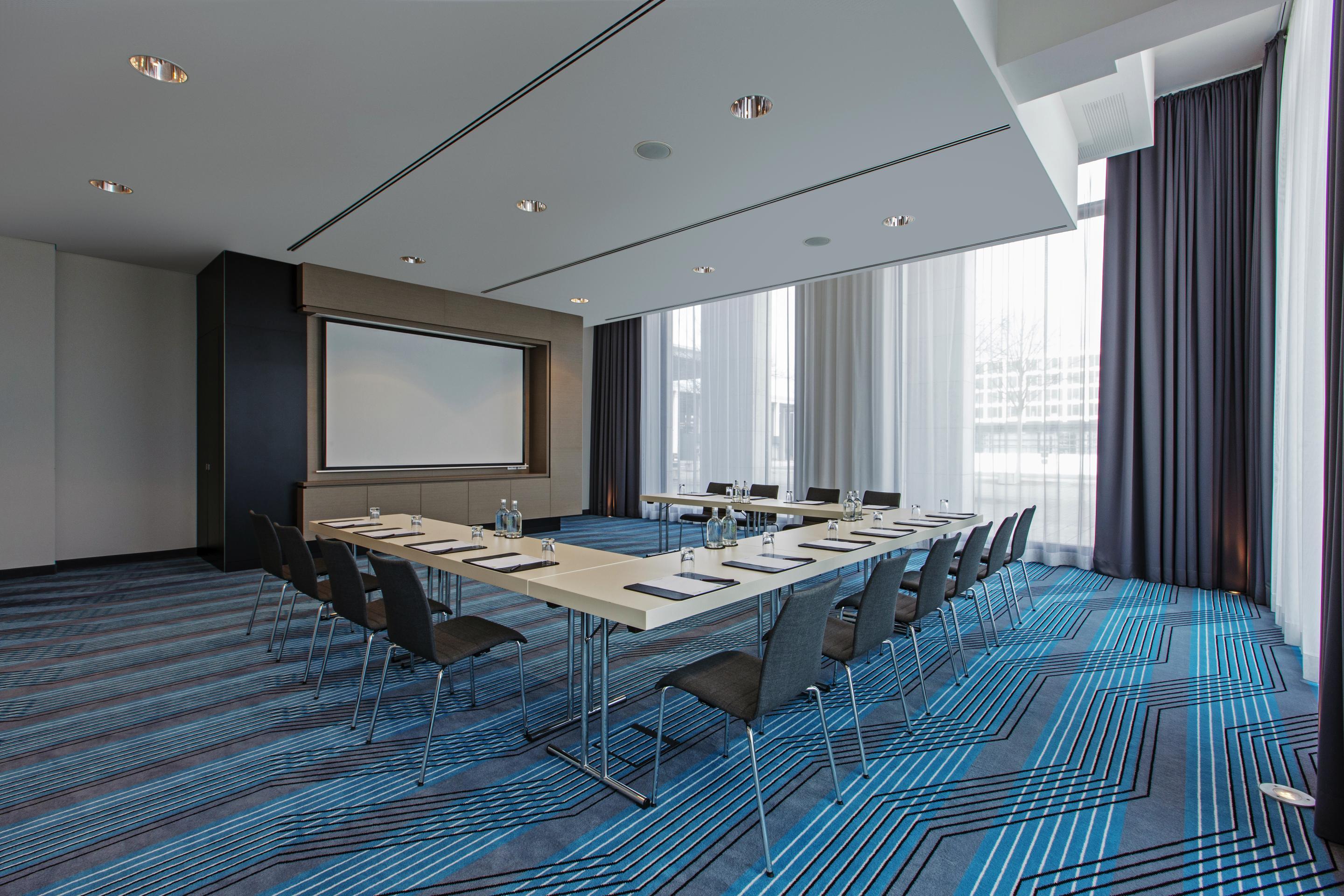 Steigenberger Airport Hotel Berlin Schoenefeld Exterior photo Meeting room at the hotel