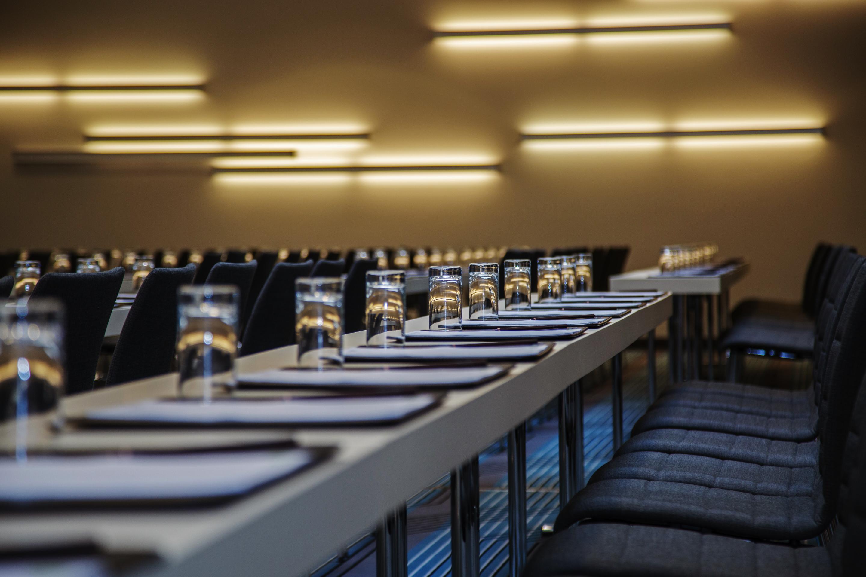 Steigenberger Airport Hotel Berlin Schoenefeld Exterior photo The meeting room of the hotel