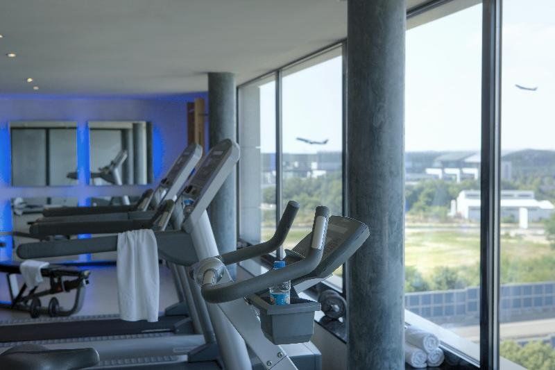 Steigenberger Airport Hotel Berlin Schoenefeld Exterior photo Fitness room