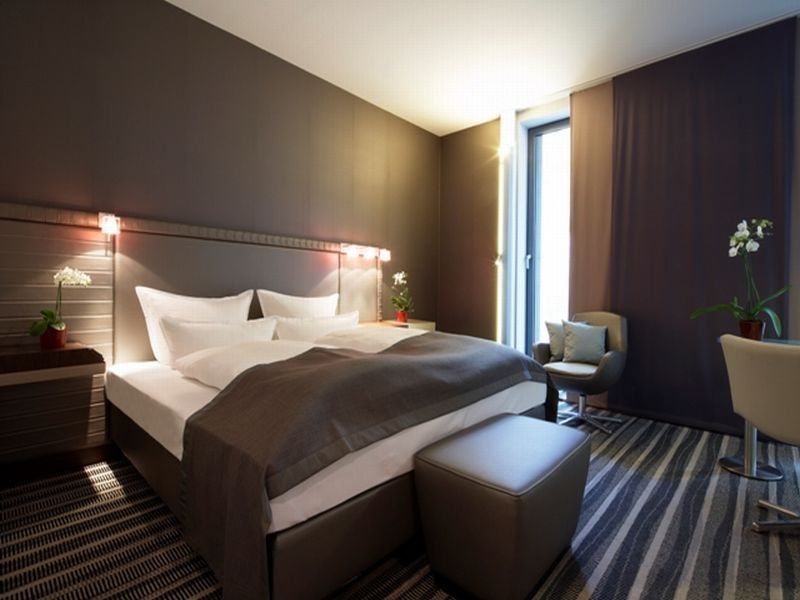 Steigenberger Airport Hotel Berlin Schoenefeld Exterior photo A room at the hotel