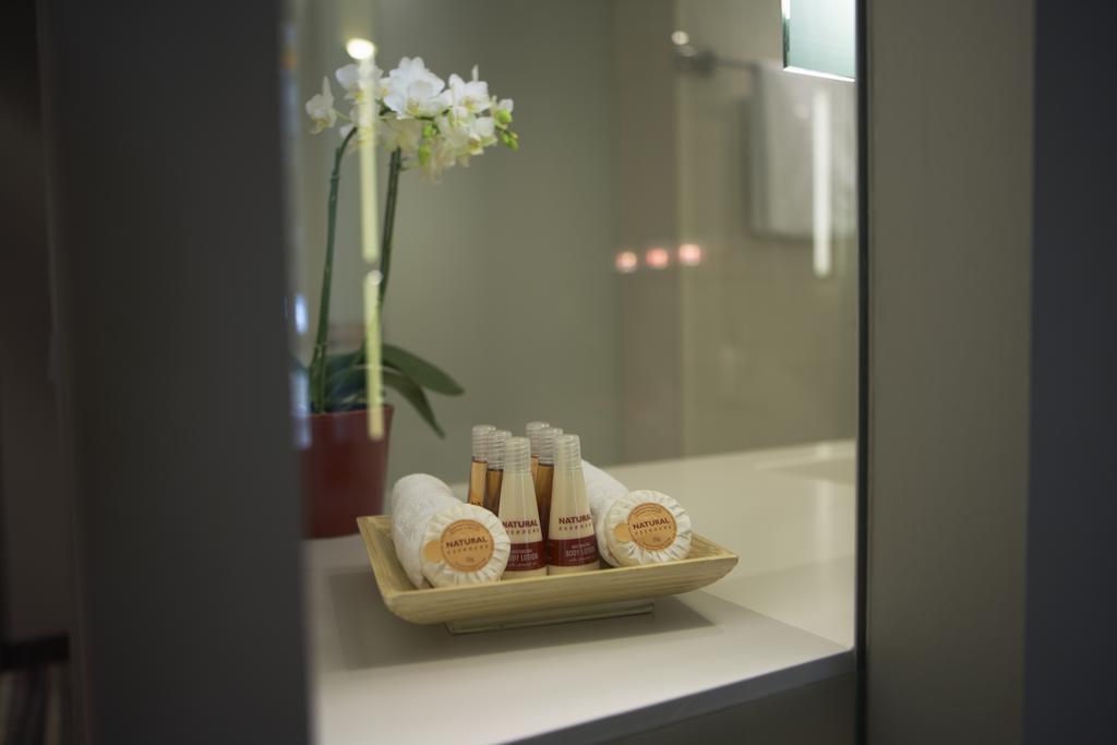 Steigenberger Airport Hotel Berlin Schoenefeld Exterior photo Natural ingredients in a body lotion
